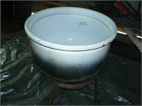 Porcelain wash tub on stand