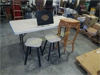 Corner table, Alphabetter adjustable stools,