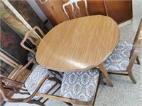 Adjustable Scalloped Edge Table w/ 5 chairs