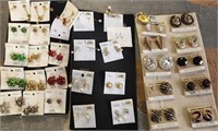 11 - LARGE LOT OF COSTUME JEWELRY EARRINGS (44)