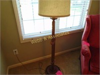 Wood jackstand floor lamp