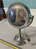 Light up makeup mirror