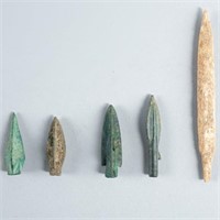 5 ANCIENT ARROWHEADS