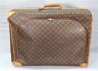 Medium Louis Vuitton Pullman Suitcase