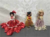 Assorted small plastic dolls