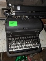 VINTAGE ROYAL TYPEWRITTER AND WOOD TABLE