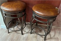 B - LOT OF 2 STOOLS (D1)