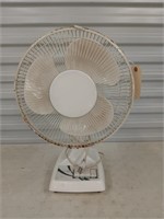 12" oscillating fan 3 speed, works