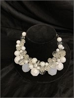 VINTAGE STYLE - BAUBLE  NECKLACE / JEWELRY