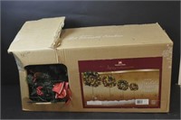 Set Of 4 Pre Lit Wreath Stakes w/ Lanterns