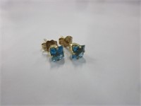 14k gold light blue topaz stud earrings