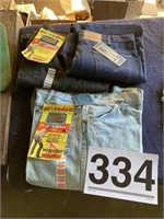 Jeans Wrangler Levi Strauss 42/30 and 40/30 w/tags