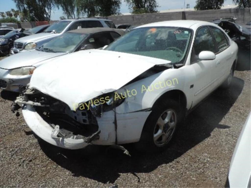 2004 Ford Taurus 1FAFP55S04A125258 White