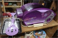 EASY BAKE OVEN W/ ACCESSORIES