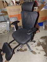Nice Desk Chair with Leg Support, High End!