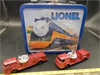 miniature Lionel lunch bos & 2 Tootsie fire trucks