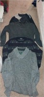 Lot with 4 men's sweaters size medium