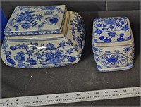 2 Chinese white/blue vintage jar decoration estate