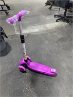 BELEEV, CHILDREN’S SCOOTER 
USED 
(L) 21 X (H)