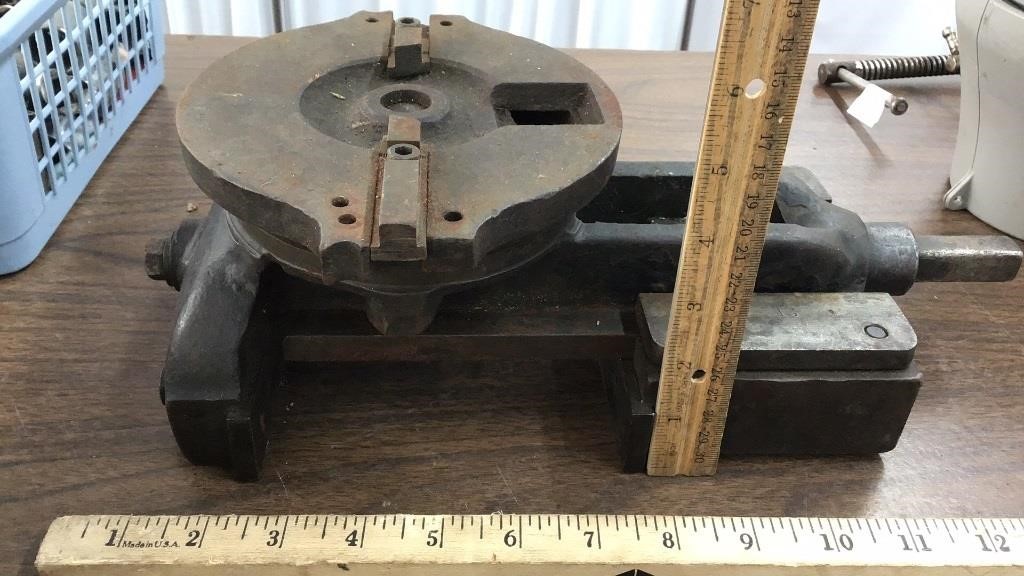 Rotary vise