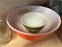 Lg Pyrex Bowl & small Pyrex Bowl