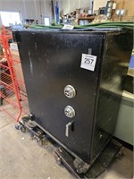 Heavy safe 42" x 35" x 20" MUST bring help to ....