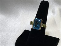 14K Blue Topaz and Peridot Ring