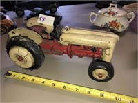 Metal Tractor (Ford)