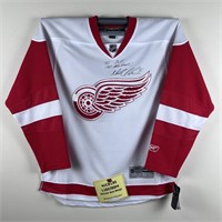 NICKLAS LIDSTROM AUTOGRAPHED JERSEY