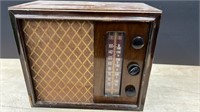 RCA Victor Electric Wooden Radio. 16" x 9" x