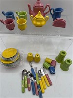 Frenzy toy Child’s T set with dishes and utensils