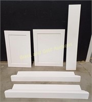 Cabinet Doors & 2 Pieces of Moulded Trim