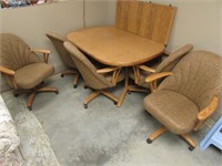 kitchen table w/6 roll around chairs