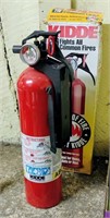 SMALL KIDDE FIRE EXTINGUISHER - GAUGE READS FULL