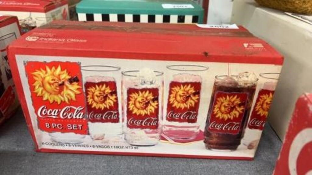 VTG Coca-Cola brand drinkware eight pizza
