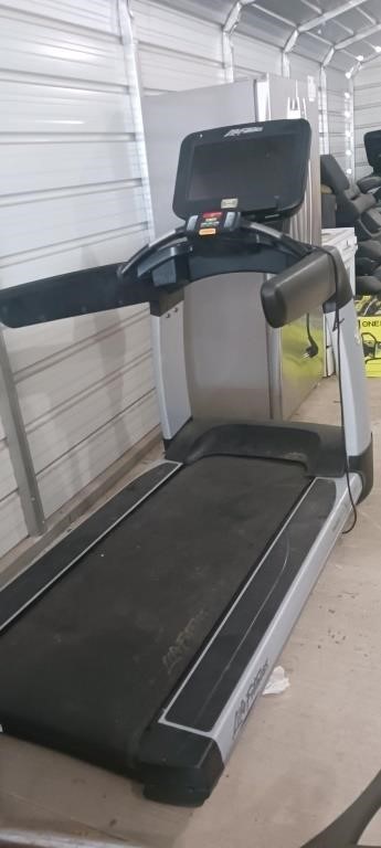 LiFE FITNESS TREADMILL NOT TESTED
