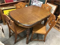 ANTIQUE OAK TABLE WITH 4 CHIARS