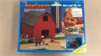 Ertl case IH farm country barn & silo set