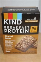 SELECTION OF KIND BREAKFAST PROTEIN BARS