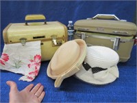 2 overnight travel cases & 2 ladies hats - vintage