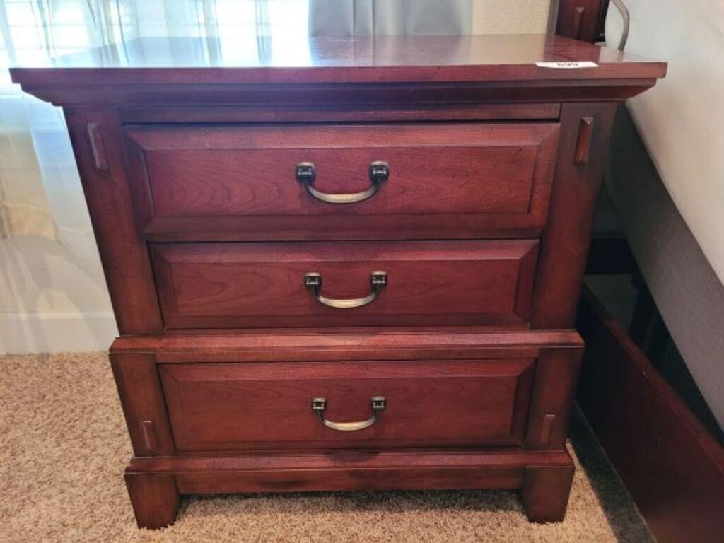 PAIR OF BROYHILL NIGHT STANDS