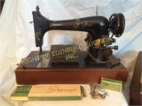 1930'S SINGER PORTABLE SEWING MACHINE