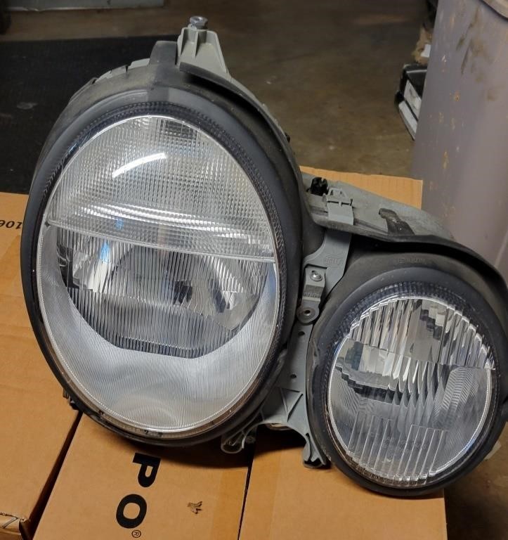 2 HEADLIGHT ASSEMBLYS - USED - THOUGHT TO BE