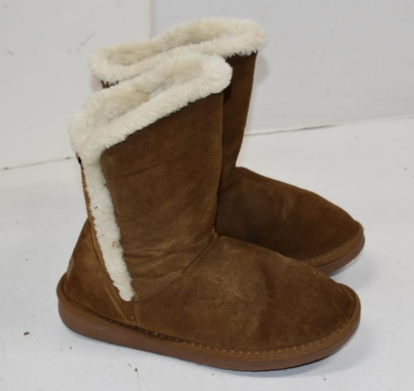 Minnetonka Ladies Sheerling Boots Size 8