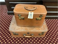 PAIR OF VINTAGE SUITCASES APPROX. 15 IN X 8 IN X 8