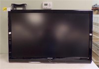 SAMSUNG 46" FLAT SCREEN TV W/REMOTE AND WALL MOUNT