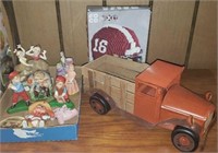 Figurines, decorative truck, Bama helmet block set