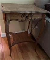 VTG SOLID OAK SIDE TABLE 22” x 29” H