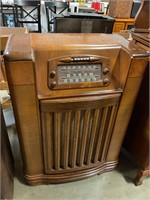 38” Tall Philco antique radio AS IS