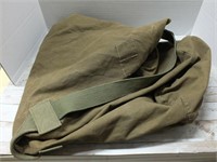 VINTAGE ARMY DUFFLE BAG